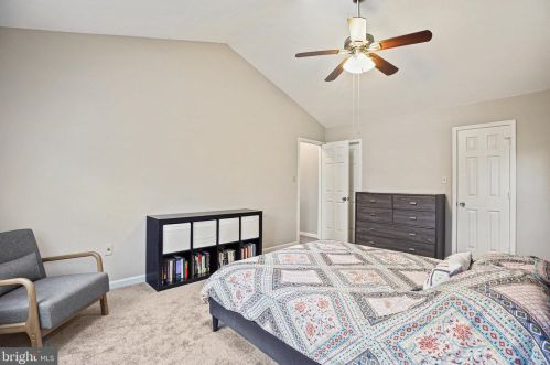 8166 Cliffview Ave, Springfield VA  22153-2622 exterior