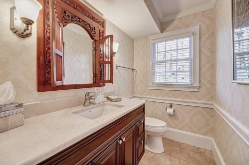 7000 Hunters Br Dr, Atlanta GA  30328-1718 exterior