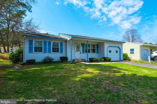 21 Chelsea Dr, Lakehurst, NJ 08759-2306