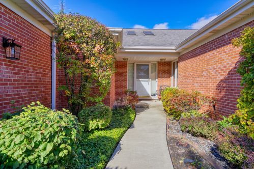 3816 Kiess Dr, Glenview, IL 60026-1081