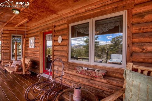 95 Fetlock Cir, Twin Rock, CO 80816-8704