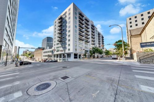 800 Brazos St, Austin TX  78701-2538 exterior