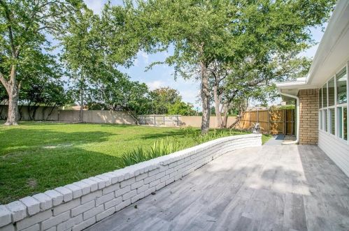 7208 Fernmeadow Dr, Dallas TX 75248-5605 exterior