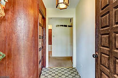 96 Arthur Dr, Parsippany, NJ 07054-1705