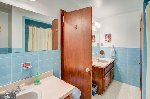 11 Cavalier Dr, Trenton NJ  08619-1357 exterior