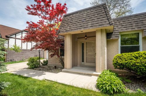 952 Norwood Ct, Naperville, IL 60540-8242