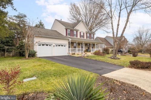 9451 Weathersfield Dr, Bristow, VA 20136-1717