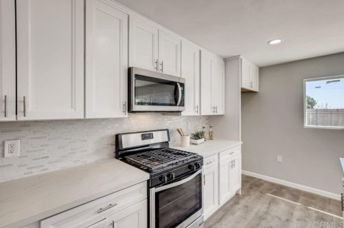 290 Gannet Dr, Vista CA  92083-3011 exterior