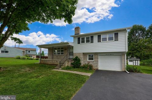 3389 Edenbridge Rd, York, PA 17402-4214