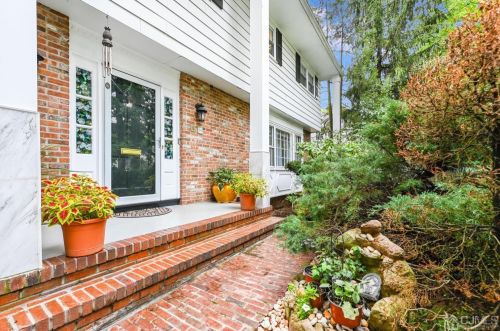 50 Clive Hills Rd, Edison, NJ 08820-3653