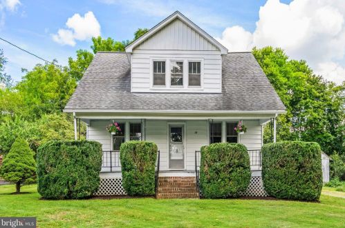 15 Locust St, Round Hill, VA 20141-2481