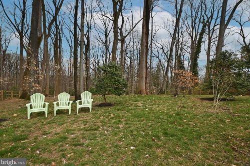 7724 Carrleigh Pkwy, Springfield VA  22152-1307 exterior