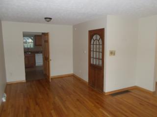 1575 Sandringham Ct, Columbus, OH 43220-3834