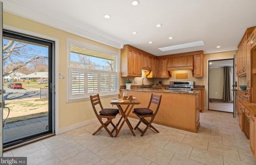 8017 Ellet Rd, Springfield VA  22151-1921 exterior