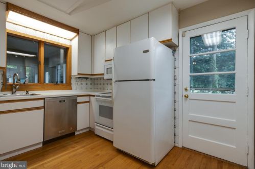 5623 Queensberry Ave, Springfield VA  22151-2711 exterior