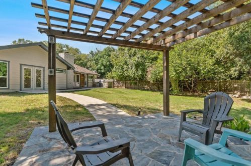 6608 Betty Cook Dr, Austin TX  78723-3313 exterior