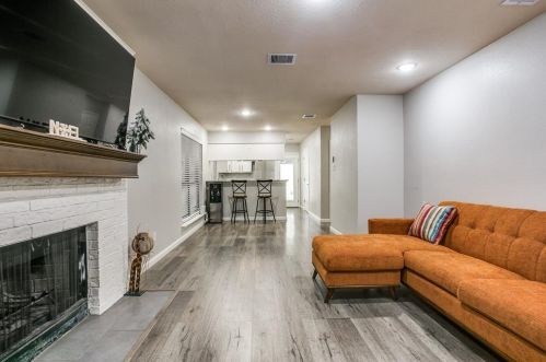 5725 Cancun Dr, Fort Worth TX  exterior