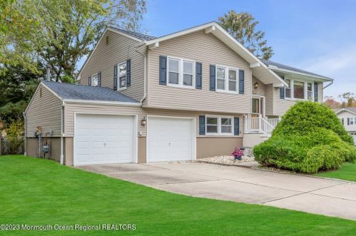 514 Laurelwood Dr, Lacey Township, NJ 08734-2826