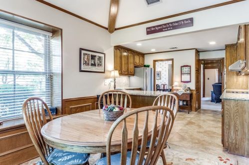 2101 Nob Hl, Carrollton TX 75006-2822 exterior