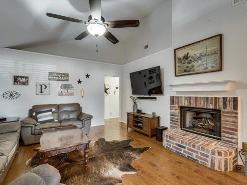 10217 Brea Canyon Rd, Fort Worth, TX 76108-4953