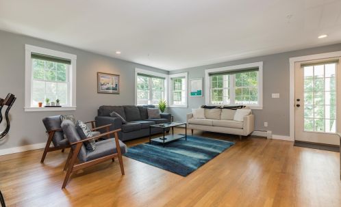 142 Cabot St, Portsmouth, NH 03801-4472