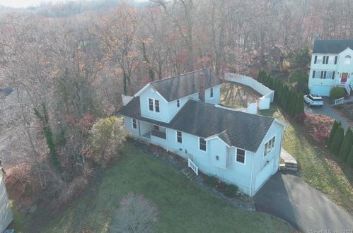 37 Edgewood Ave, Huntington, CT 06484-5616