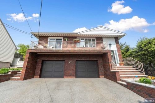 29 Webb Pl, Hasbrouck Heights, NJ 07604-2408