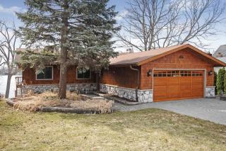 4725 Island View Dr, Orono, MN 55364-9033