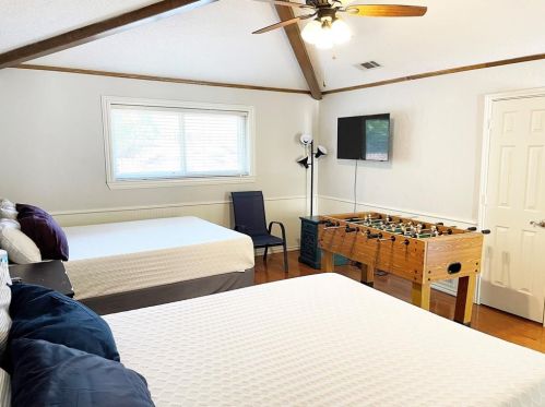 1926 Chesham Dr, Carrollton TX 75007-2403 exterior