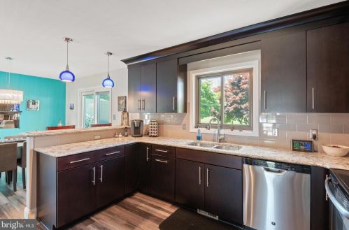 884 Salisbury Ct, Lancaster PA  17601-4481 exterior