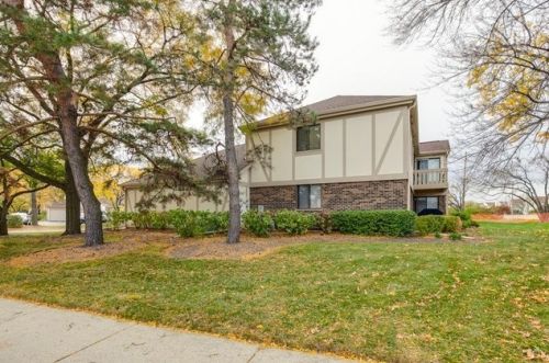 1132 Hawthorne Ct, Wheeling IL  60090-2414 exterior
