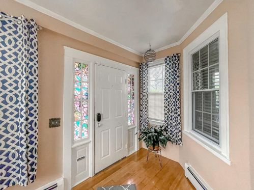 62 Lincoln Ave, Warwick, RI 02888-5954