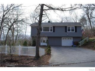 16 Totem Trl, Huntington, CT 06484-5440