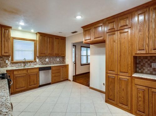 4221 Selkirk Dr, Fort Worth TX  76109-5330 exterior