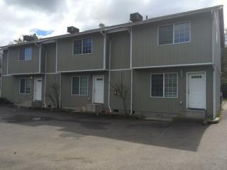 1914 Douglas Ave, Roseburg OR  97470-3711 exterior