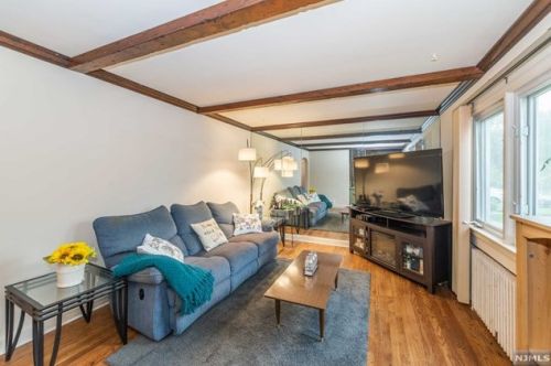 14 Durand Pl, Rochelle Park, NJ 07662-3907