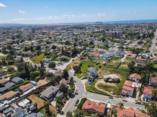 86 Las Flores Dr, Chula Vista CA  91910-1966 exterior