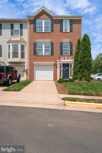 14404 Hulfish Way, Gainesville, VA 20155-1667