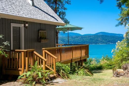 610 Rhododendron Dr, Dabob, WA 98376-9645