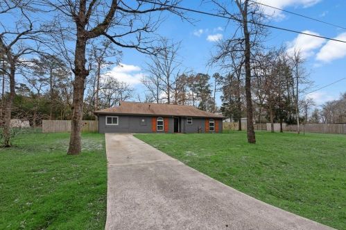 10720 Royal Forest Dr, Conroe, TX 77303-2725