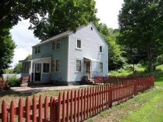 13 Goodyear Ave, Weathersfield VT  05156-3012 exterior