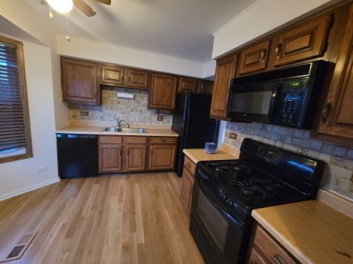 1418 Walnut Cir, Carol Stream IL  60188-9073 exterior