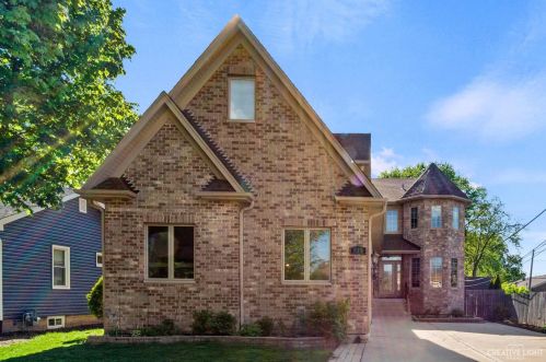 839 Loomis St, Naperville, IL 60540-7408