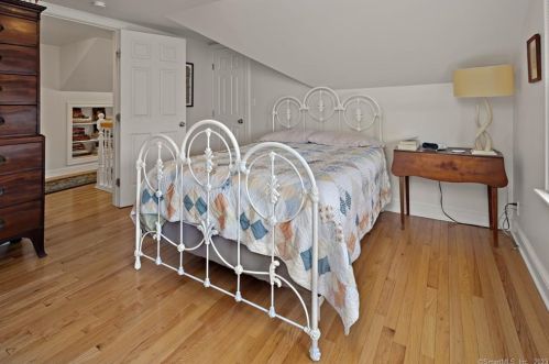 1 Bartlett Ave, Norwalk CT  06850-1914 exterior