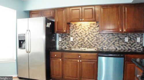6159 Forest Creek Ln, Springfield VA  22152-1447 exterior