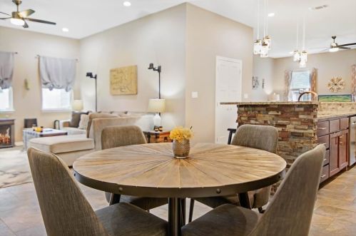 303 Walnut St, Whitewright TX 75491-2243 exterior