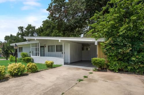 8332 Carrick St, Fort Worth TX  76116-6818 exterior