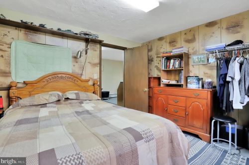 60 Baugher Dr, Hanover PA 17331-4004 exterior