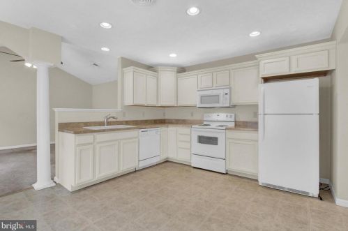 32 Moul Ave, Hanover PA 17331-2080 exterior