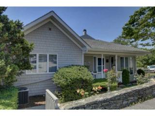 336 North Ln, Bristol, RI 02809-1575